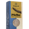 Eine Schachtel SONNENTOR PFEFFER SCHWARZ GEMAHLEN mit deutschen Abbildungen und Text und einem Fenster, durch das der darin enthaltene gemahlene schwarze Bio-Pfeffer sichtbar ist.