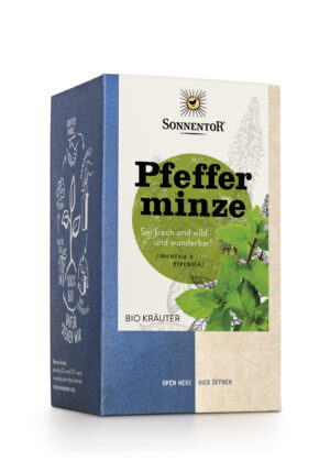 Auf der SONNENTOR PFEFFERMINZ TEE-Box befindet sich eine grüne Blattillustration mit Branding und Text mit der Aufschrift „Sei frech und wild und wunderbar! / mentha x piperita“ sowie „Bio Kräuter“.