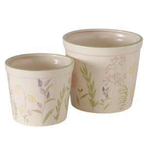 Der DEKO BLOSSOM TOPF 14CM ist ein keramischer Blumentopf mit pastellfarbenem Blumenmuster und grünem Rand. Er ist in zwei Größen erhältlich eine größere und eine kleinere und eignet sich perfekt, um nebeneinander aufgestellt zu werden.
