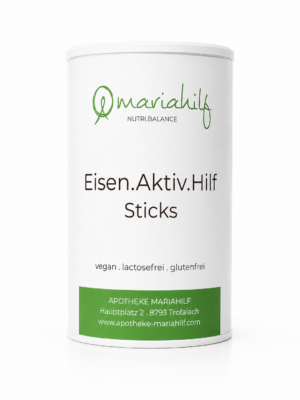 Ein zylindrischer Behälter mit der Aufschrift „MH EISEN.AKTIV.HILF STICK“, gekennzeichnet als vegan, laktosefrei und glutenfrei, mit Angaben zur Apotheke am Boden.