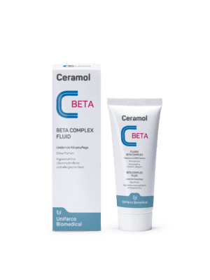 Eine Tube und eine Schachtel CERAMOL BETA COMPLEX FLUID, ein Hautpflegeprodukt von Unifarco Biomedical, vor einem weißen Hintergrund.