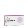 Eine rechteckige weiße Schachtel mit der Aufschrift UNI SKINBALANCE.HILF TBL ist mit einem violetten Punktmuster und dem Text versehen, dass sie 30 Filmtabletten mit Belight™ und Niacin enthält.