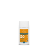 Eine Flasche UNI FLUID DRY TOUCH GETÖNT SPF 50 Sonnenfluid mit weißem Verschluss und orangefarbenem Etikett ist auf einem schlichten weißen Hintergrund abgebildet.