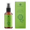 Neben einer Flasche ELE RAUMSPRAY GLüCKSMOM Raumspray steht eine grüne Verpackung mit einem floral gestalteten Etikett, auf dem steht, dass es aus 100 % natürlichen ätherischen Ölen hergestellt ist.