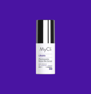 Weiße Flasche Liftable Plurintensive Lifting-Serum von MyCli auf einem einfarbig violetten Hintergrund.