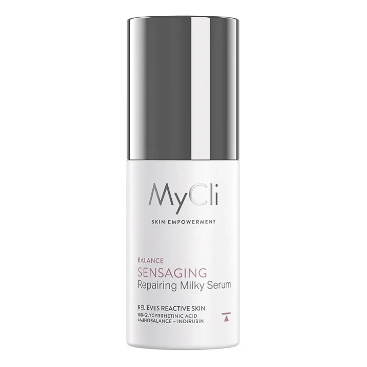 Eine weiß silberne Flasche MC SENSAGING MILKY SERUM enthält Glycyrrhetinsäure und Indirubin und wurde zur Linderung von Hautreaktionen entwickelt.