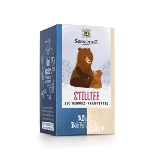 Eine Schachtel SONNENTOR STILLTEE mit der Abbildung eines Bären mit Bärenjungem, mit dem Text „Stilltee“ und „Großes Bengelchen“.