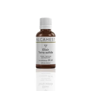 Eine 20 ml braune Glasflasche mit der Aufschrift „ALCAHEST Elixir Terra Solida“ mit 27 % Alkohol auf weißem Hintergrund.