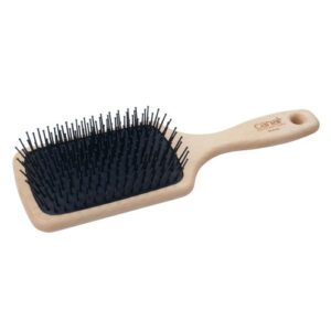 Haarbürste Paddle Brush: Eine Paddle-Haarbürste aus Holz mit schwarzen Borsten und einem Loch im Griff zum einfachen Aufhängen.