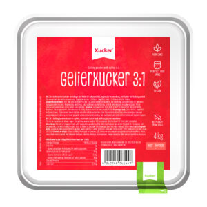 Ein quadratischer weißer Behälter mit der Aufschrift "XUCK GELIERXUCKER 3:1 11200" hat ein rotes Etikett mit Symbolen für vegan, nicht gentechnisch verändert und eine Gewichtsangabe von 4 kg.