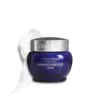 Blaues Glas IMMORTELLE PRECIEUSE GESICHTSCREME mit weißem Crememuster daneben.