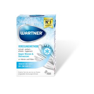 Die WARTNER WARZEN VEREISUNG-Box mit eisigem Motiv zeigt Hände und Füße und verspricht, Warzen und Hühneraugen wirksam zu entfernen. Auf der Verpackung steht auf Deutsch „Nr. 1 gegen Warzen“.