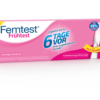Der FEMTEST SCHWANG.TEST FRUEH N ist ein Schwangerschaftstest in rosa Verpackung mit deutschem Text, der Ergebnisse bis zu 6 Tage vor dem Ausbleiben der Periode und eine Genauigkeit von 99 % verspricht.