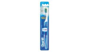 Die Zahnbürste ZB.ORAL B-35 PULSAR PE MTL kommt im blau-weißen Design mit normalen Borsten und ergonomischem Griff.