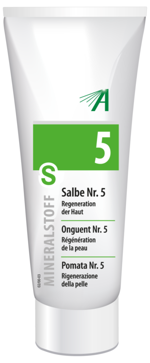 Auf einer Tube Creme mit der Bezeichnung „SCHUESS SLB NR 5 ADL“ steht in dreisprachigem Deutsch, Französisch und Italienisch, dass das Mittel der Hautregeneration dient.