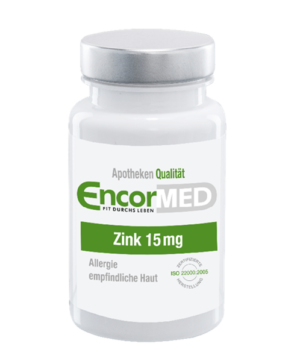 Eine weiße Flasche mit grünen Angaben und der Aufschrift „ZINK KPS 15MG ENCORMED“ enthält Zinktabletten für allergieempfindliche Haut und trägt das ISO 22000:2005-Zertifizierungslogo.