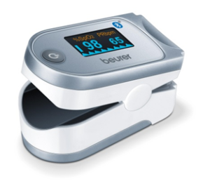 Das PULSOXIMETER BEUR PO60 zeigt eine SpO2 von 98 % und eine Pulsfrequenz von 65 an und verfügt über ein grau-weißes Design mit einem digitalen Bildschirm und einem Bluetooth-Symbol.