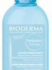 Eine blaue 250-ml-Flasche feuchtigkeitsspendendes Gesichtswasser BIODERMA HYDRA TON mit Text zu seinen Vorteilen und seiner Anwendung.