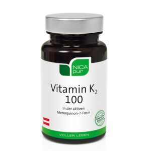 Eine braune Flasche NICAPUR KPS VIT K2 100 mit silbernem Verschluss und grün-weißem Etikett mit der österreichischen Flagge und deutschen Produktdetails.