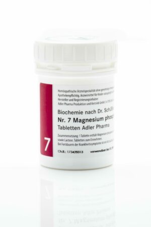 Weißes Behältnis mit der Aufschrift „SCHUESS 7 MAGN PHOS D 6 ADL“ von Dr. Schüßler, enthält Tabletten der Firma Adler Pharma.