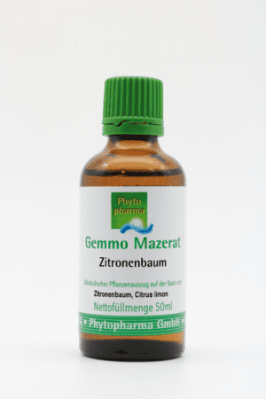 Eine braune Glasflasche mit grünem Verschluss trägt die Aufschrift „GEMMO MAZERAT ZITRONENBAUM PHYTOPHARMA“. Sie gibt den Zitronenbaumextrakt-Gehalt an und hat ein Nettovolumen von 50ml.
