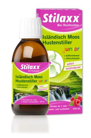Eine Flasche STILAXX HU-STILLER JUNIOR Hustensaft neben der Verpackung mit Wasserfall und Himbeeren. Geeignet für Kinder ab 1 Jahr, alkohol- und zuckerfrei.