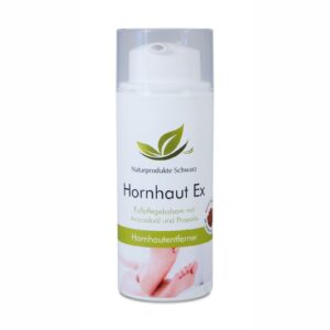 Eine Flasche HORNH.EX SPEZ.ENTF+FUSSBLS mit Avocadoöl und Propolis ist mit einem Blattlogo und einem Fußbild versehen und trägt die Aufschrift „Hornhaut Ex.“.