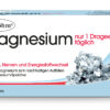 Packung Dr. Böhm® Magnesium nur 1 Dragee täglich, 90 Dragees. Bereits bei einer täglichen Einnahme von einem Dragee ergeben sich positive Effekte für Muskeln, Nerven und Energiestoffwechsel.