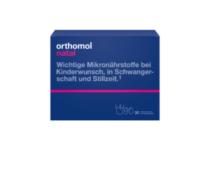 Eine blaue Schachtel mit rosa Streifen und der Aufschrift „ORTHOMOL NATAL GRAN/KPS“ enthält Mikronährstoffe für die Zeit vor der Empfängnis, während der Schwangerschaft und während der Stillzeit. Deutscher Text ist enthalten.