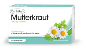 Die Packung DR.BÖHM MUTTERKR KPS 100MG Kapseln ist mit Kamillenblüten bedruckt und hilft bei der Vorbeugung von migräneartigen Kopfschmerzen. Enthält 90 pflanzliche Kapseln.