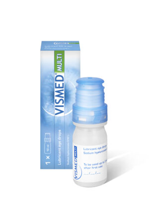 Eine Flasche und Schachtel mit befeuchtenden VISMED MULTI-Augentropfen mit einer Flasche mit blauem Deckel, weißem Etikett und Markenproduktinformationen auf der Verpackung.