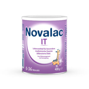 Eine 400-g-Dose NOVALAC IT Säuglingsnahrung mit violettem Etikett und Giraffenillustration, entwickelt für spezielle medizinische Zwecke.