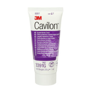 Eine 28-g-Tube CAVILON (3M) CR IMPROVED haltbare Barrierecreme, mit mehrsprachigem Text und Chargen- und Verfallsdatum auf der Oberseite gekennzeichnet.