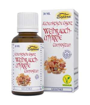 Das „ALCHEM.ESS WEIHRAUCH-MYRRHE“ von Espara ist in einer 30 ml Flasche und Box erhältlich und wird als alchemistische Essenz für Gelenke beschrieben und mit veganen und Selbstpflegesymbolen versehen.