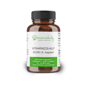 Vor einem weißen Hintergrund ist eine braune Flasche mit der Aufschrift „KLO VITAMIND3.20.000.HILF KP“ von der Apotheke Mariahilf zu sehen, die ein grün weißes Logo und einen schwarzen Schraubverschluss aufweist.
