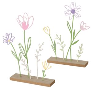 Der DEKO AUFSTELLER BLOSSOM besteht aus zwei Holzständern, auf denen jeweils dekorative Drahtblumen mit pastellfarbenen Blütenblättern und grünen Stielen in minimalistischem Stil arrangiert sind.