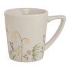 Ein weißer Keramikbecher mit Henkel, verziert mit pastellfarbenen Blumen und Blattmustern.