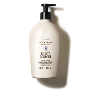 Eine beigefarbene Pumpflasche von L'Occitane Karité Confort Intense Moisture Body Lotion, 500 ml, auf weißem Hintergrund.